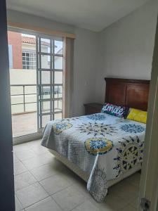 מיטה או מיטות בחדר ב-Agradable casa para descansar en Villas de Campo