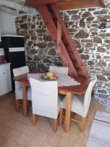 a wooden table with chairs and a plate of fruit on it at SAMOS 1880 in Marathokampos