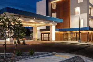 an empty parking lot in front of a building at Hampton Inn Santa Fe South, NM in Santa Fe