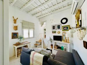 a living room with a couch and a table at Almaraz11 in Vejer de la Frontera