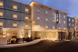 een weergave van een hotel met een gebouw bij Home2 Suites By Hilton Mt Pleasant Charleston in Charleston