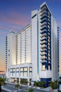 un revestimiento de un gran edificio blanco en Homewood Suites by Hilton Myrtle Beach Oceanfront en Myrtle Beach