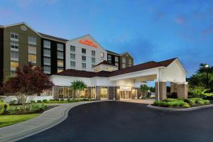 una representación de un hotel con aparcamiento en Hilton Garden Inn Greenville en Greenville