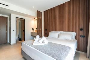 Łóżko lub łóżka w pokoju w obiekcie LAN-GO SIVOTA Luxury Living