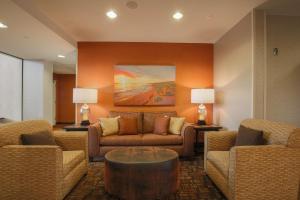 Posezení v ubytování Hampton Inn & Suites Camarillo