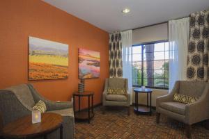Posezení v ubytování Hampton Inn & Suites Camarillo