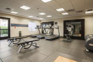 Fitness centrum a/nebo fitness zařízení v ubytování Hampton Inn & Suites Camarillo