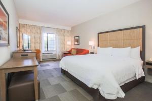 Postel nebo postele na pokoji v ubytování Hampton Inn & Suites Camarillo