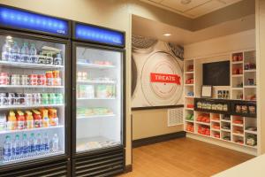 Supermarket nebo jiné obchody v  hotelu nebo okolí