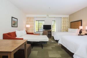 Postel nebo postele na pokoji v ubytování Hampton Inn & Suites Camarillo