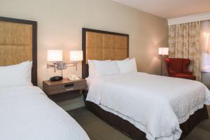 Postel nebo postele na pokoji v ubytování Hampton Inn & Suites Camarillo