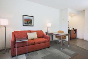 Posezení v ubytování Hampton Inn & Suites Camarillo