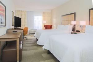 Postel nebo postele na pokoji v ubytování Hampton Inn & Suites Camarillo