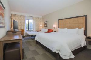 Postel nebo postele na pokoji v ubytování Hampton Inn & Suites Camarillo