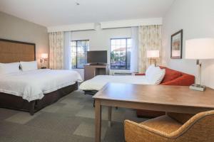 Postel nebo postele na pokoji v ubytování Hampton Inn & Suites Camarillo