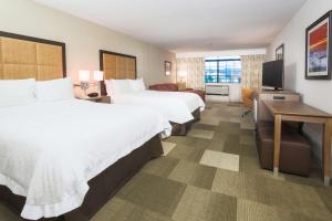 Postel nebo postele na pokoji v ubytování Hampton Inn & Suites Camarillo