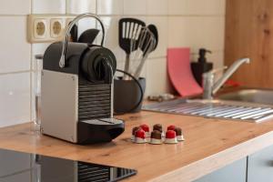 a kitchen counter with a toaster on a counter top at Studio THREE / Wifi / Netflix / 3 getrennte Betten in Chemnitz +5 photos