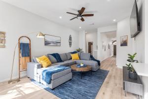 Χώρος καθιστικού στο The Bonnie - 5 Bed Near Everything
