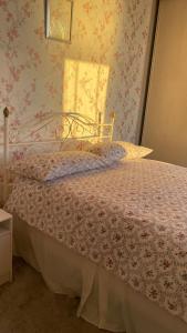 a bedroom with a bed with a floral wallpaper at Idyllic Countryside Retreat in Durham County near Sedgefield in Trimdon Grange