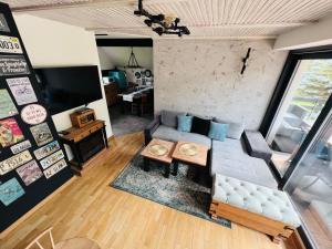 an overhead view of a living room with a couch at Retro Domek - Domek z ogrodem w górach in Sułkowice