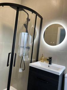 a bathroom with a sink and a shower in an airplane at Farsley Studio in Farsley +6 photos