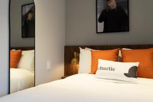 Cama ou camas em um quarto em Charlie Hotel Atmosfera Paulista