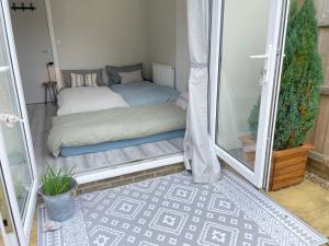 Postel nebo postele na pokoji v ubytování Cornwall Tranquil Retreats
