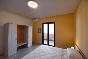 Postel nebo postele na pokoji v ubytování Chiaro di Luna Guest House
