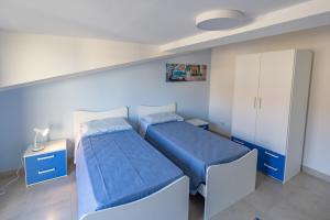 En eller flere senge i et værelse på Chiaro di Luna Guest House
