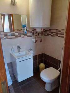 Kúpeľňa v ubytovaní Holiday home Balatonkeresztur 12