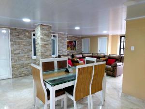 Gallery image of Lujoso apartamento amoblado a tan solo dos cuadras del parque principal. in Santa Rosa de Cabal