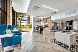 Lobby alebo recepcia v ubytovaní Delta Hotels by Marriott Racine