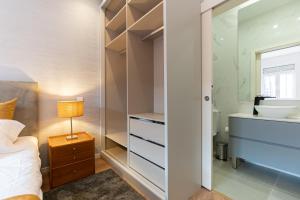 a bedroom with a sink and a bed and a mirror at Best House Center - with Garage in Porto