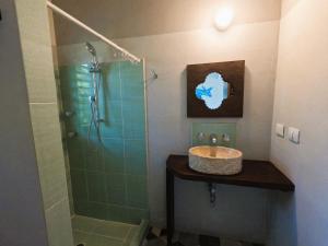 Maui Hostels Tulum的一间浴室