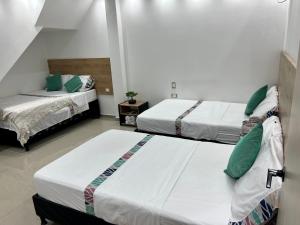 Letto o letti in una camera di HOTEL TORRE DELUXE ¨SANTORINI¨