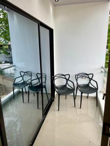 a group of chairs sitting on a balcony at HOTEL TORRE DELUXE ¨SANTORINI¨ in Doradal