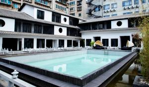 a swimming pool in the middle of a building at Xijian Hotel - Kunming Dongfeng East Road Dashuying Metro Station in Kunming