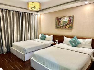 Postel nebo postele na pokoji v ubytování ACE Hotel - Bến Thành