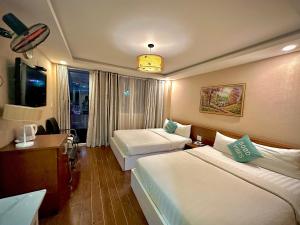 Postel nebo postele na pokoji v ubytování ACE Hotel - Bến Thành