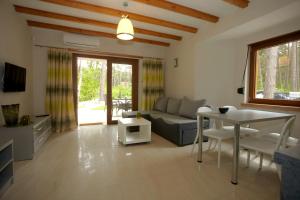 Μια τηλεόραση ή/και κέντρο ψυχαγωγίας στο Apartamenty Villa Baltic Sun I