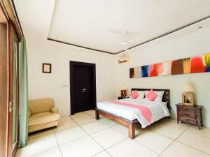 Dzawani Villa Seminyak客房内的一张或多张床位