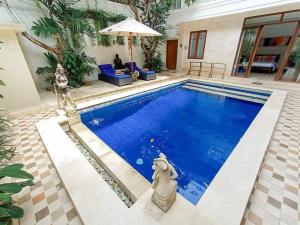 Dzawani Villa Seminyak内部或周边的泳池
