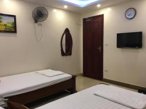 Letto o letti in una camera di Phúc Quý -149B Lê Duẩn HN - by BAY LUXURY