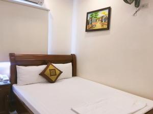Letto o letti in una camera di Phúc Quý -149B Lê Duẩn HN - by BAY LUXURY