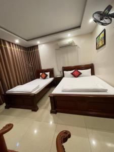 Letto o letti in una camera di Phúc Quý -149B Lê Duẩn HN - by BAY LUXURY