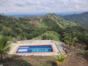 Pemandangan kolam renang di Cabañas Villa Luisa atau berdekatan