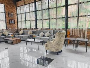 Istumisnurk majutusasutuses D'Kaliurang Resort & Convention Yogyakarta