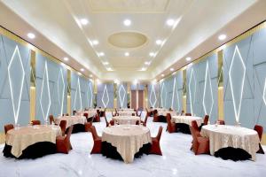 Restoran või mõni muu söögikoht majutusasutuses D'Kaliurang Resort & Convention Yogyakarta