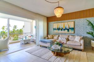 Posezení v ubytování New! Luxury Dreamy Beachfront And Pool View Condo At Juan Dolio