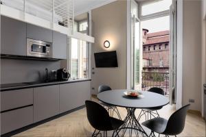 Η κουζίνα ή μικρή κουζίνα στο Q71 TIMELESS SUITES